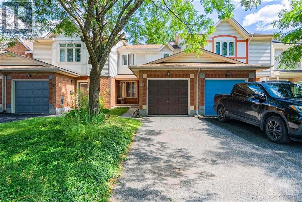 119 BANCHORY CRESCENT, Kanata, Ontario