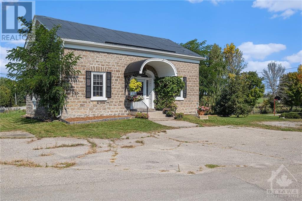 26 BLACKSMITH ROAD, lombardy, Ontario