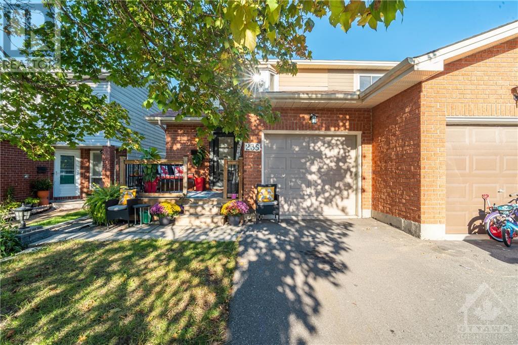 235 HUNTERSFIELD DRIVE, ottawa, Ontario