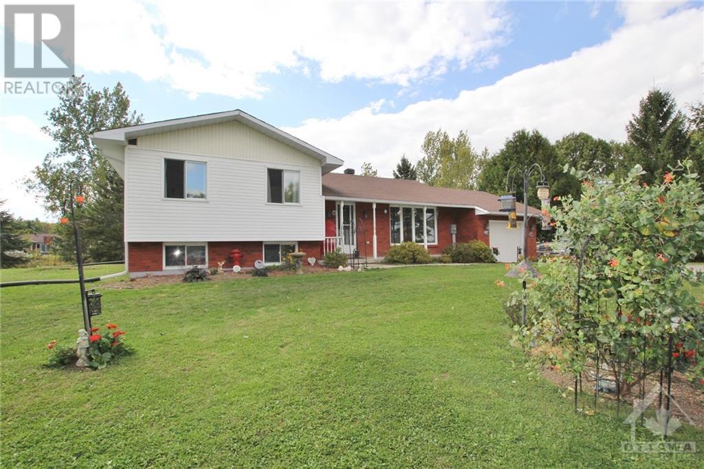 561 RIVER ROAD, Braeside, Ontario