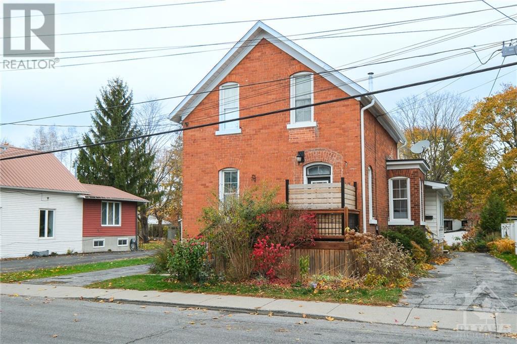 33 NAPOLEON STREET, Carleton Place, Ontario