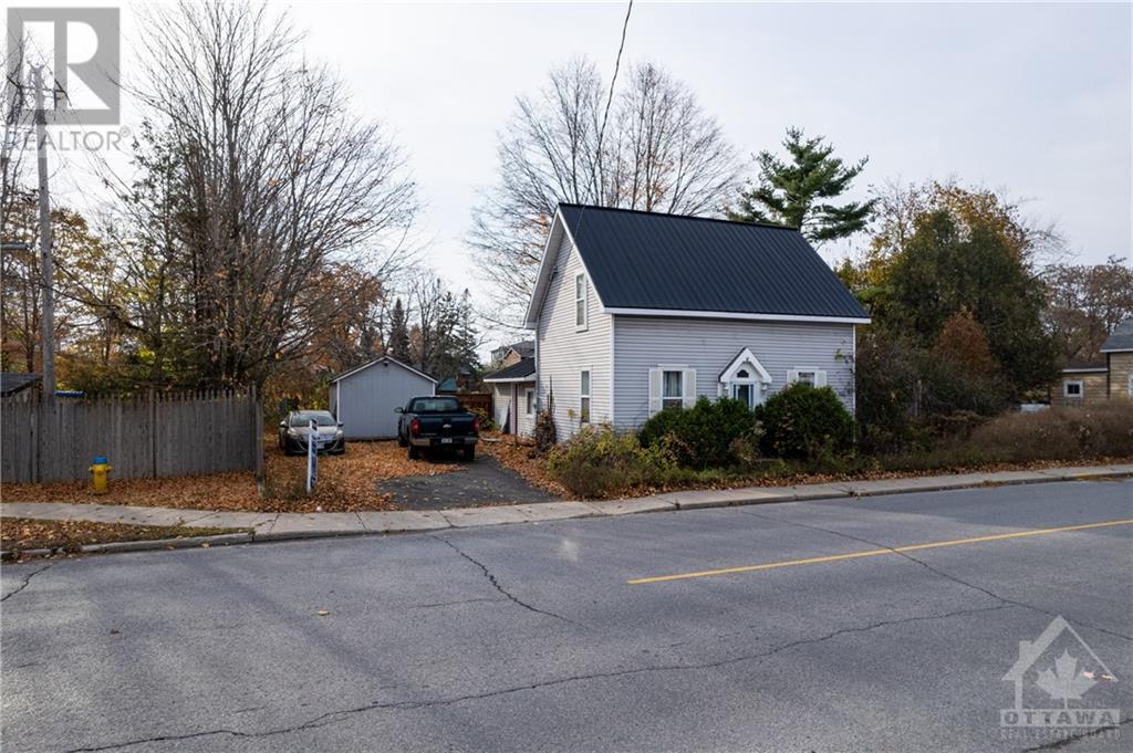 212 FRANKTOWN ROAD, Carleton Place, Ontario