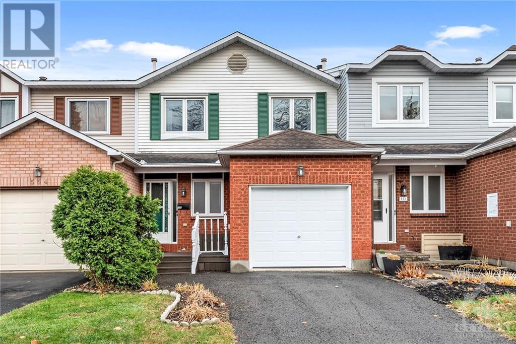 556 LATOUR CRESCENT, Ottawa, Ontario