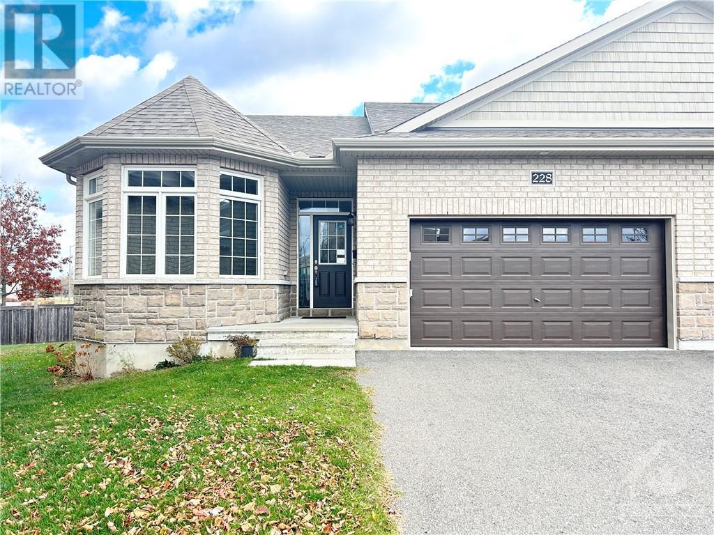 228 PONDVIEW CRESCENT, Ottawa, Ontario