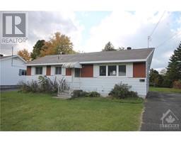 52 LAVINIA STREET, Smiths Falls, Ontario