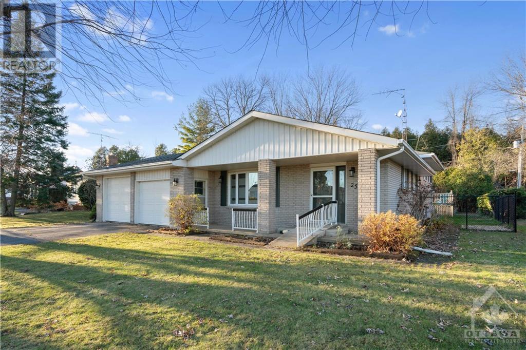 25 HOOPLE STREET, Ingleside, Ontario