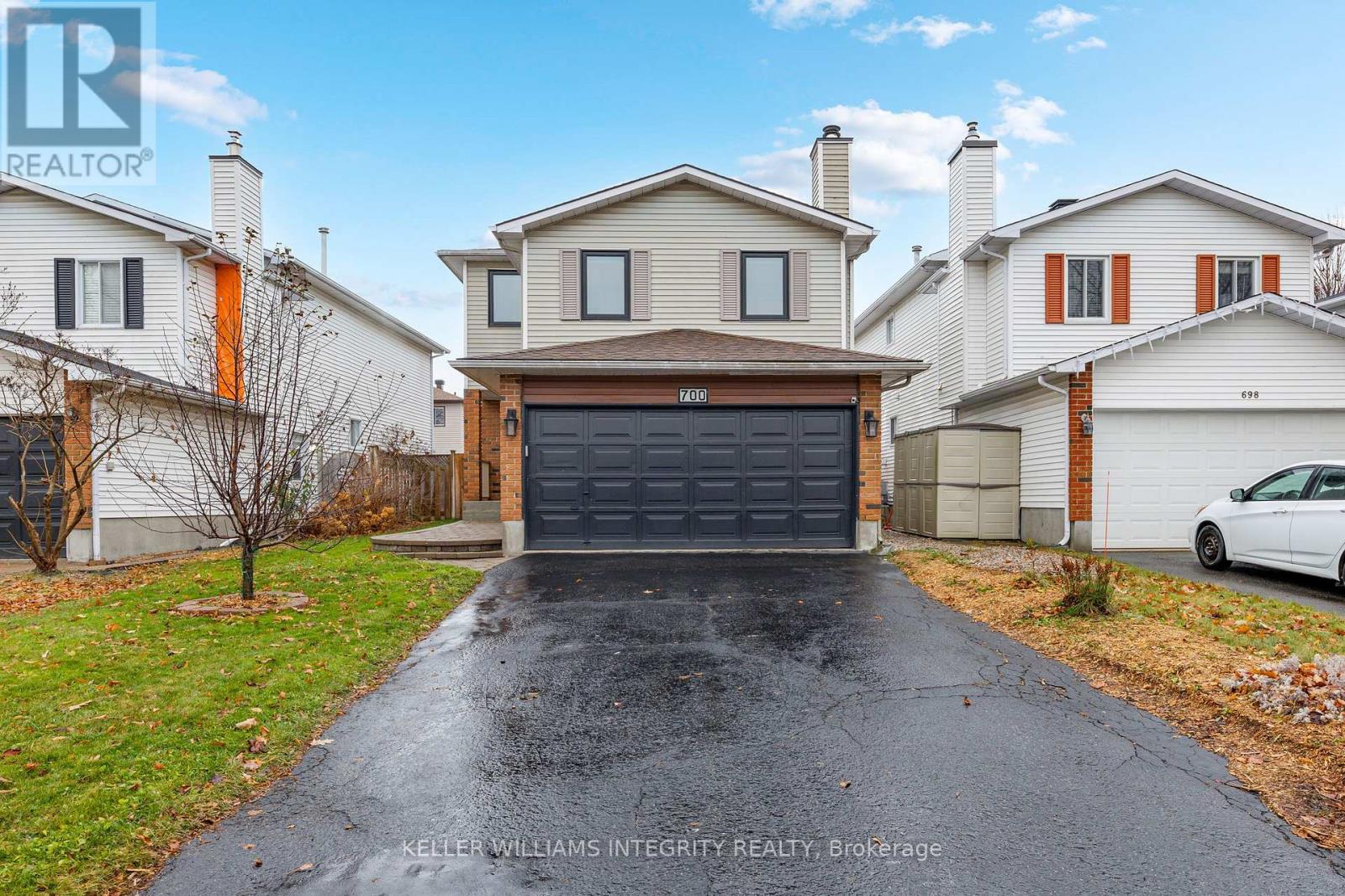 700 LEVAC DRIVE, Ottawa, Ontario