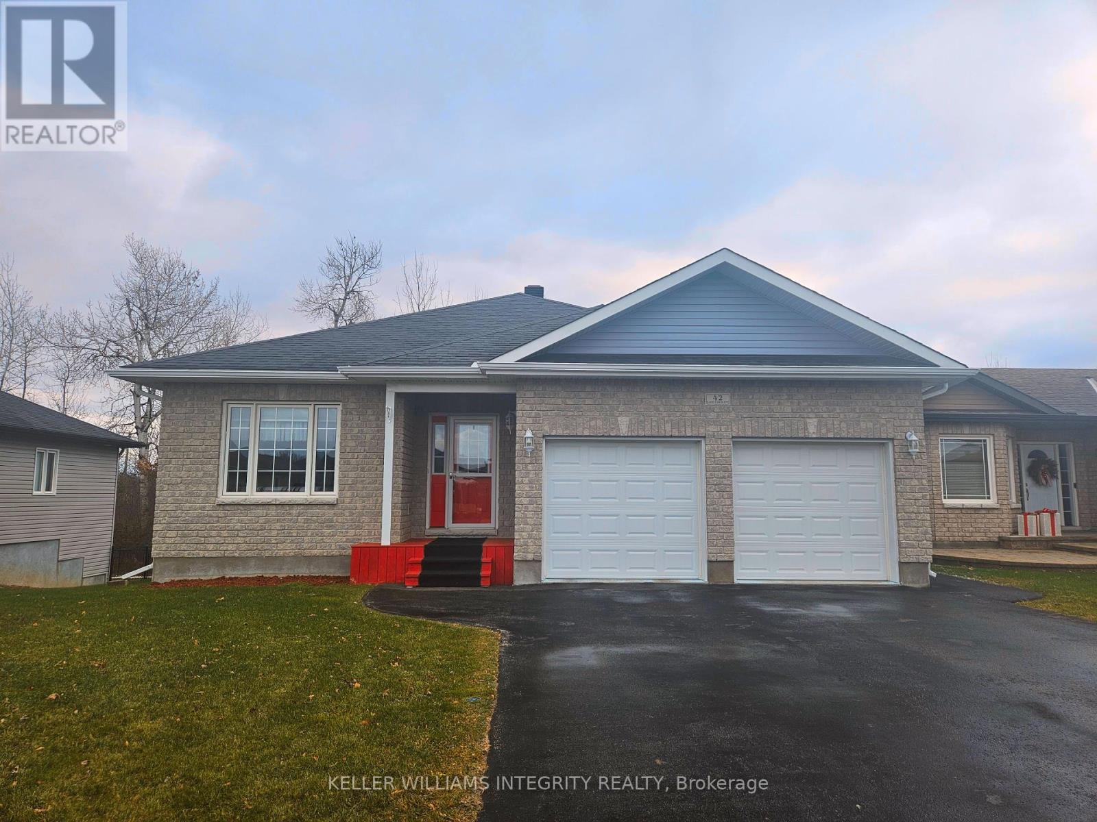 42 CODE CRESCENT, Smiths Falls, Ontario