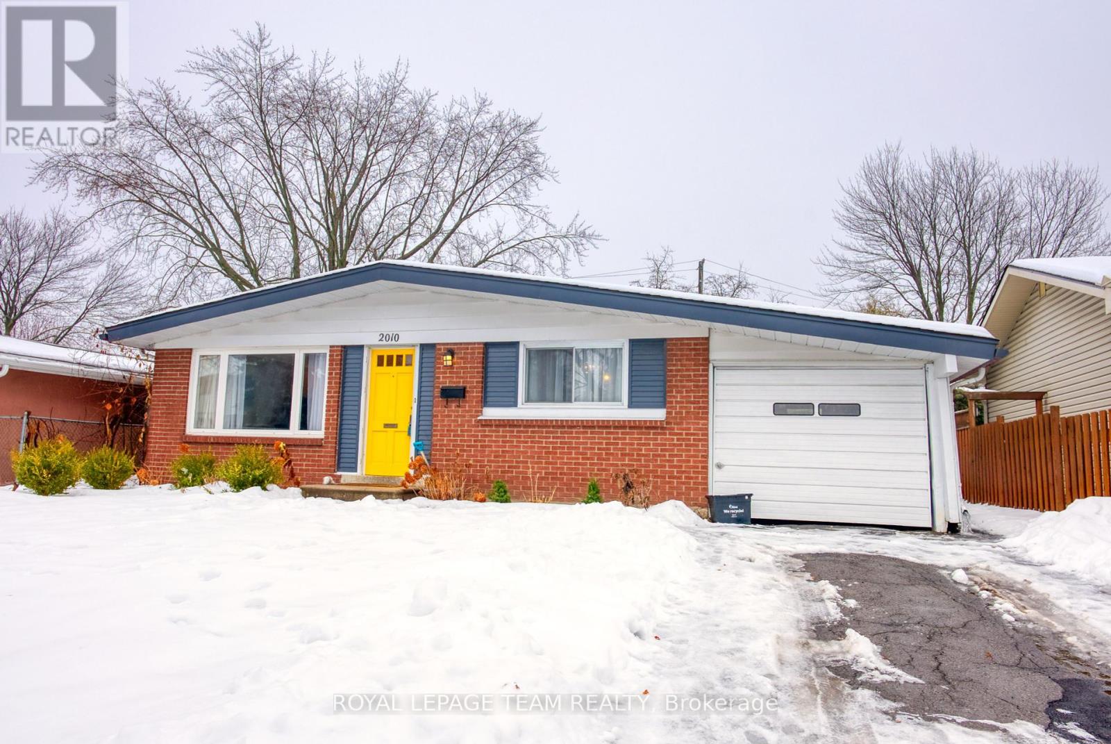 2010 FEATHERSTON DRIVE, Ottawa, Ontario