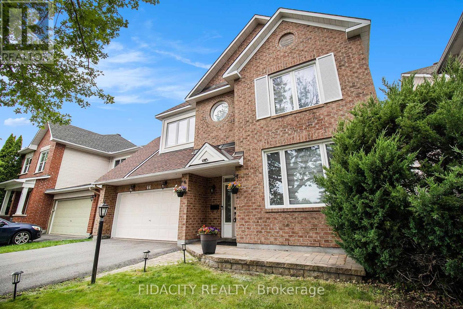 44 STONEPOINTE AVENUE, Ottawa, Ontario