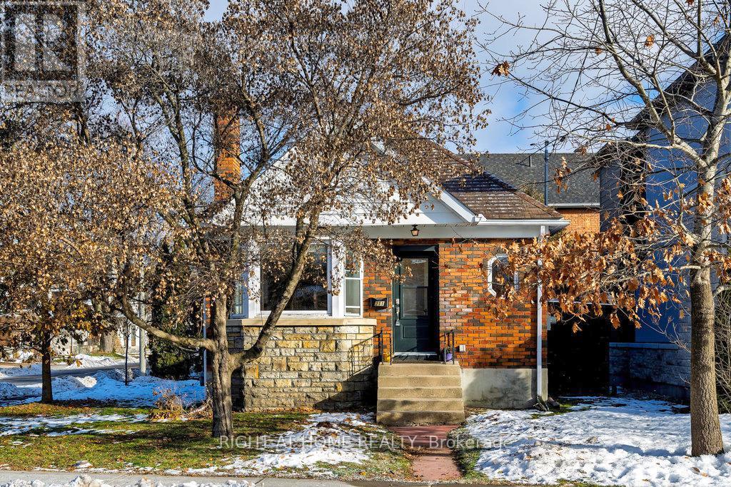 211 MCGILLIVRAY STREET, Ottawa, Ontario