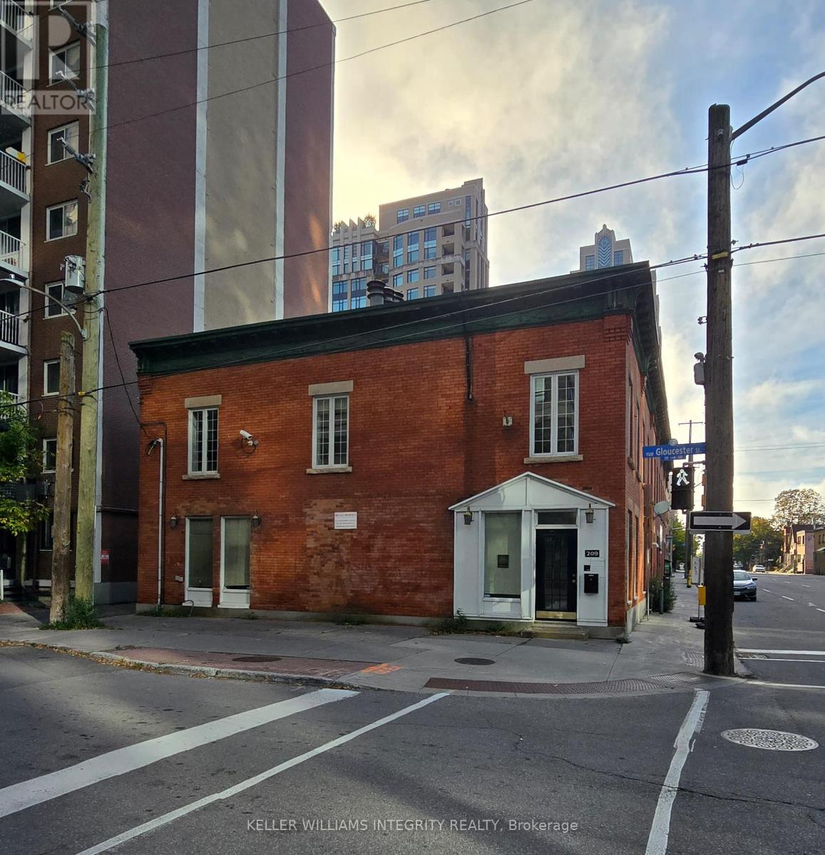 209 KENT STREET, Ottawa, Ontario