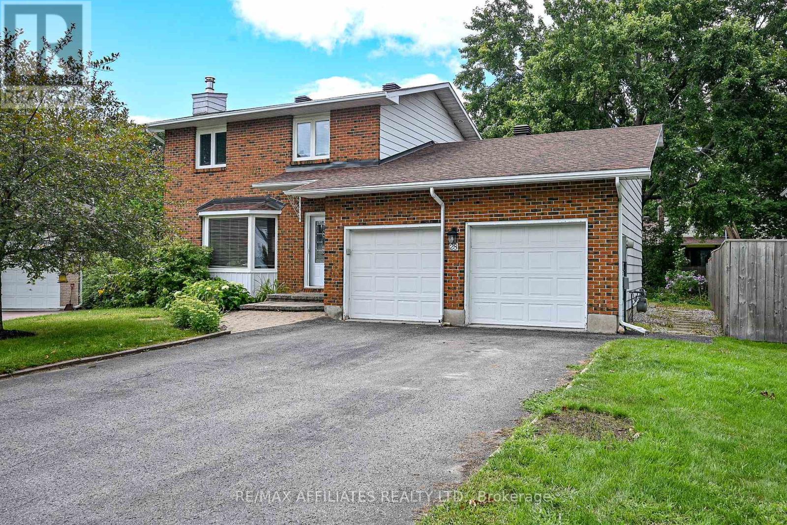 28 ORMSBY DRIVE, Ottawa, Ontario