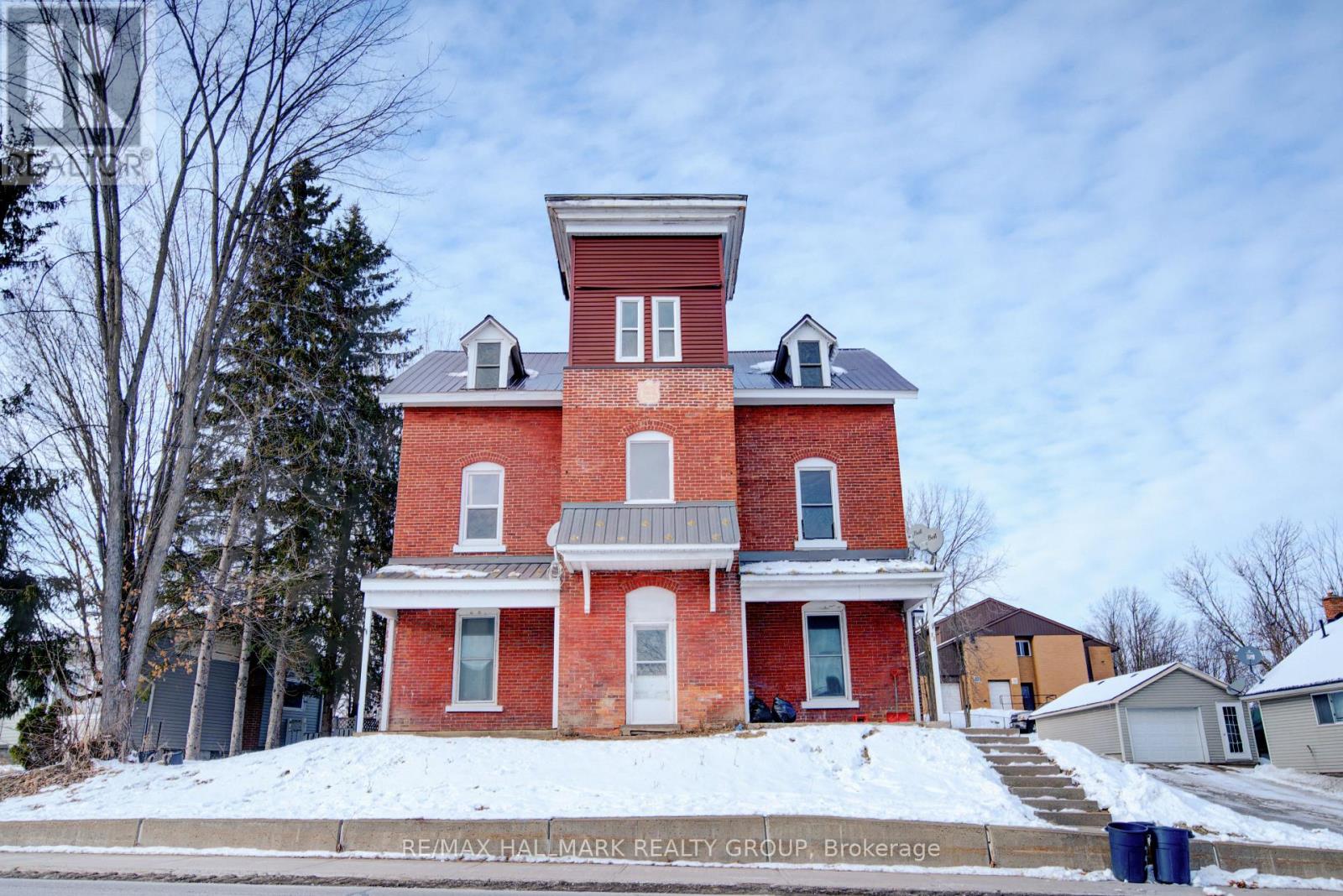 22 MAIN STREET, Whitewater Region, Ontario