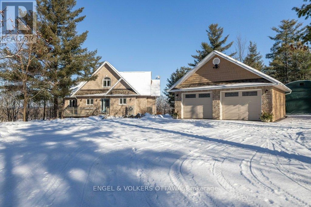 916 HUMPHRIES ROAD, Horton, Ontario