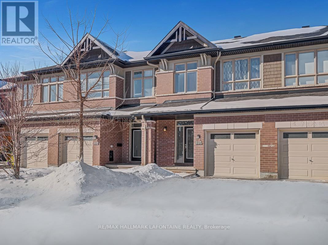 695 PUTNEY CRESCENT, Ottawa, Ontario