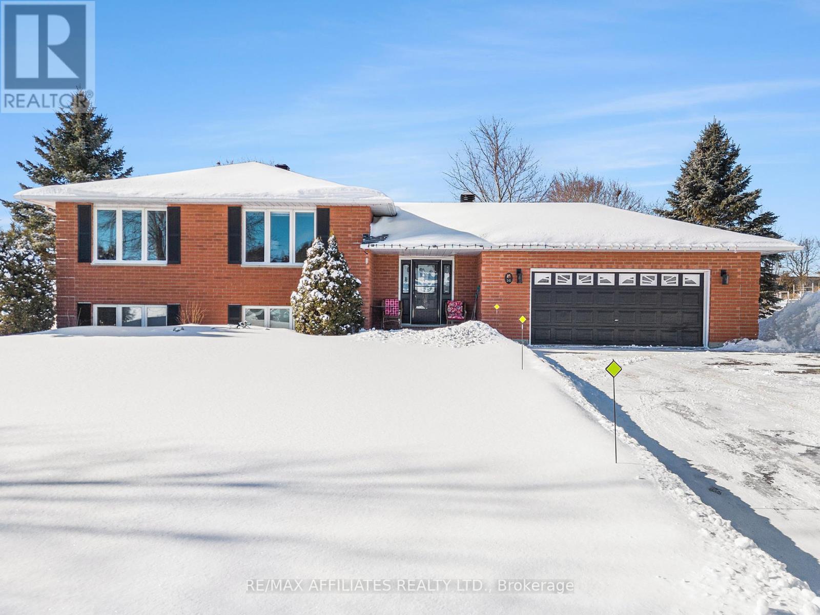 14 DAVIS LANE, Rideau Lakes, Ontario