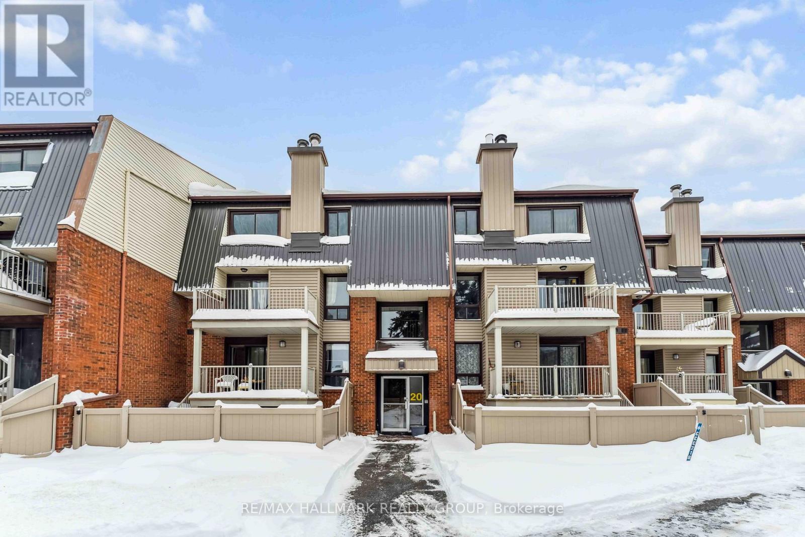 2 - 20 SWEETBRIAR CIRCLE, Ottawa, Ontario