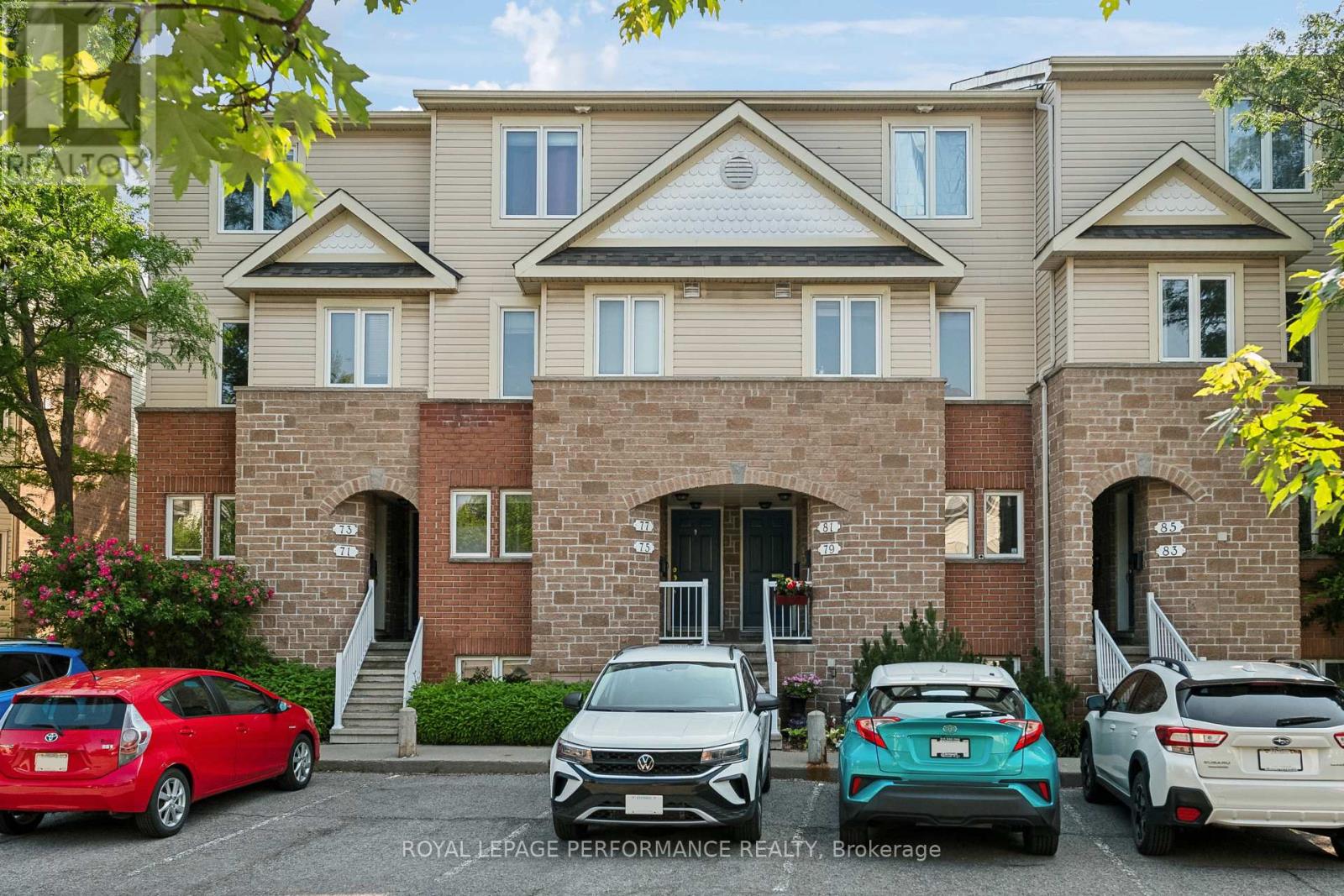 75 STRATHAVEN PVT, Ottawa, Ontario