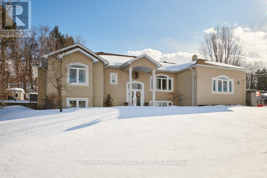 2680 PIERRETTE DRIVE, Ottawa, Ontario