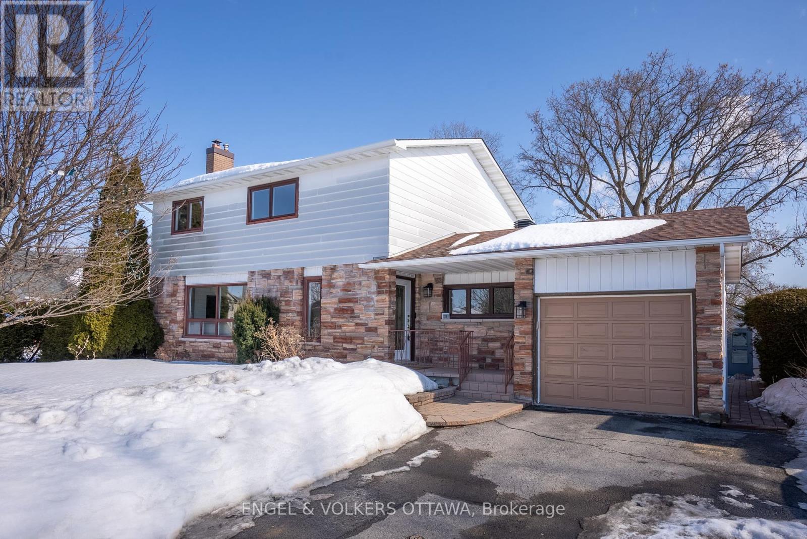 25 PHILLIP DRIVE, Ottawa, Ontario