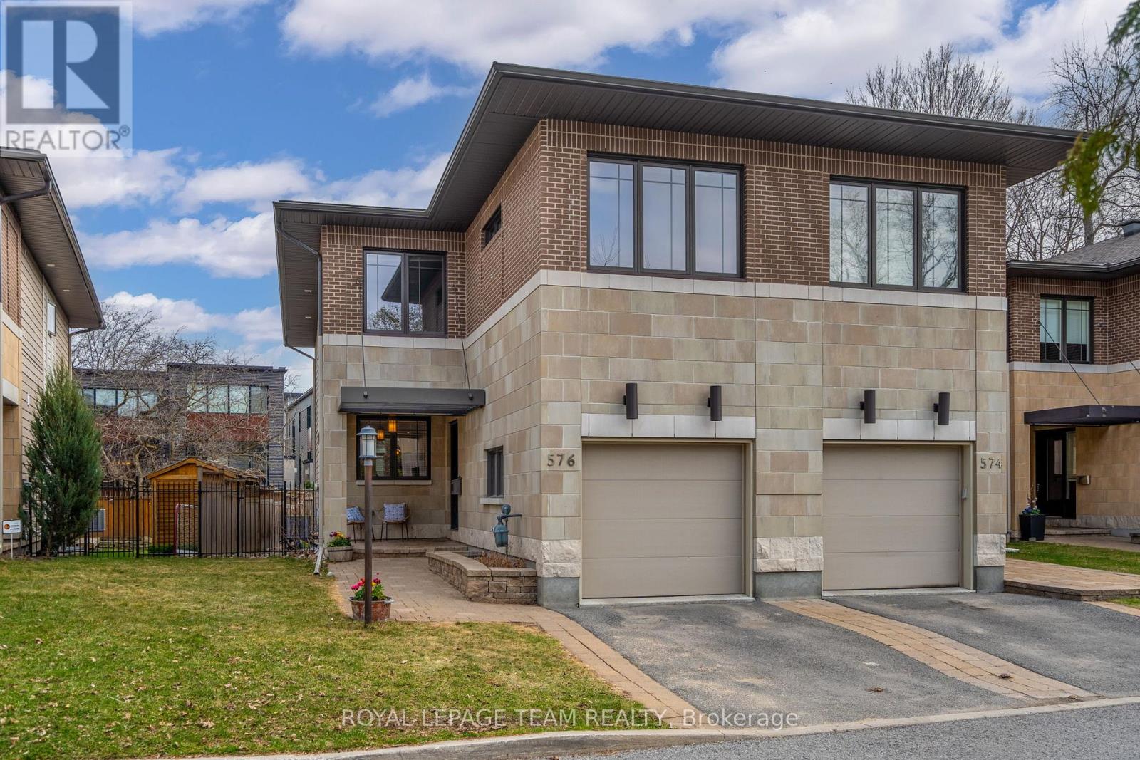 576 ATHLONE AVENUE S, Ottawa, Ontario