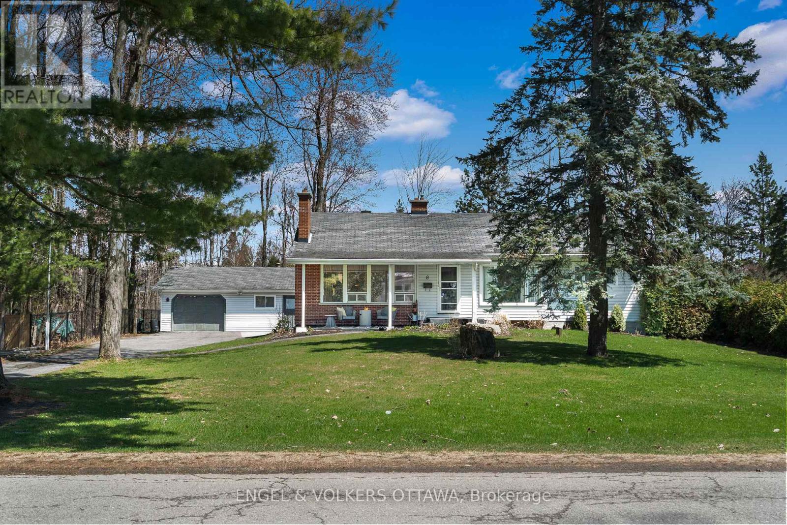 8 PINEGLEN CRESCENT, Ottawa, Ontario