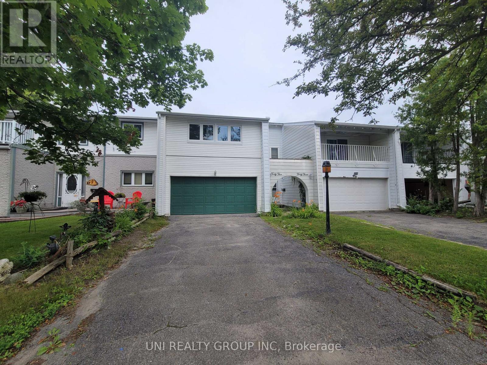 45 GRADY CRESCENT, Ottawa, Ontario