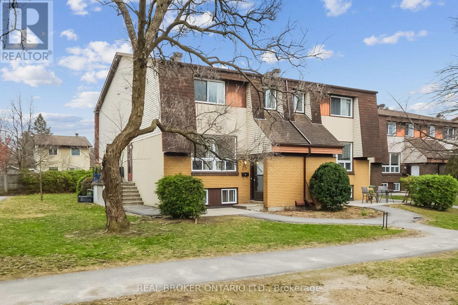 61 PIXLEY PRIVATE, Ottawa, Ontario
