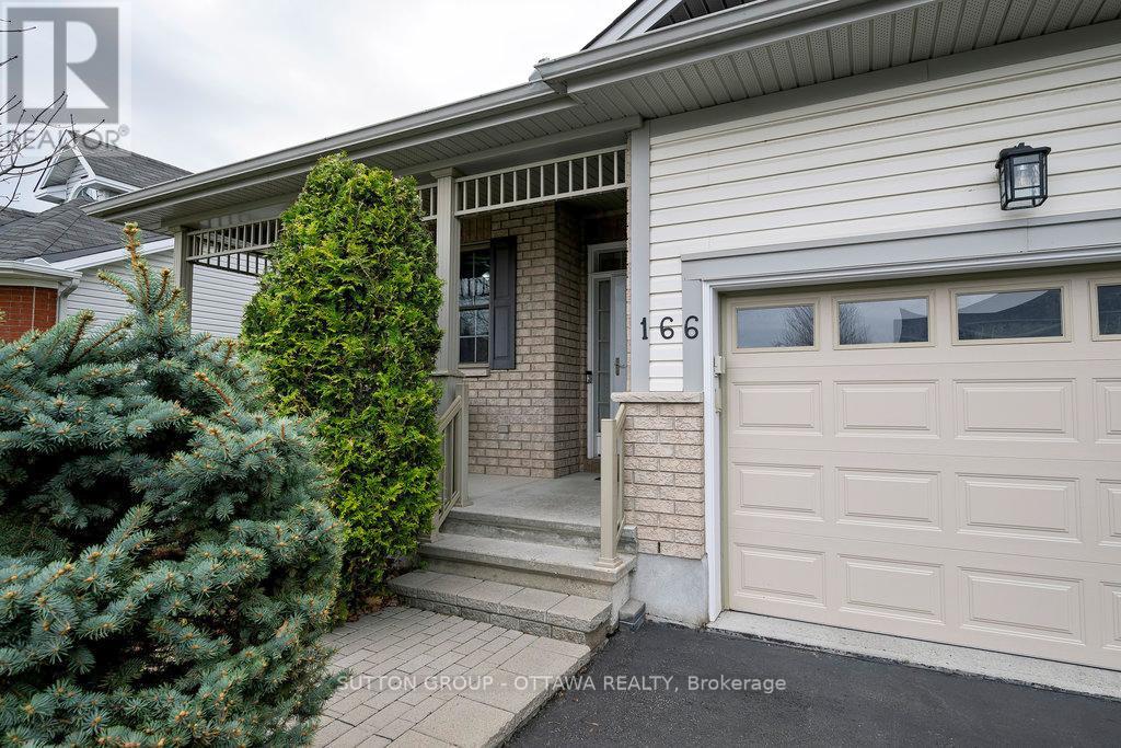 166 HARTSMERE DRIVE, Ottawa, Ontario