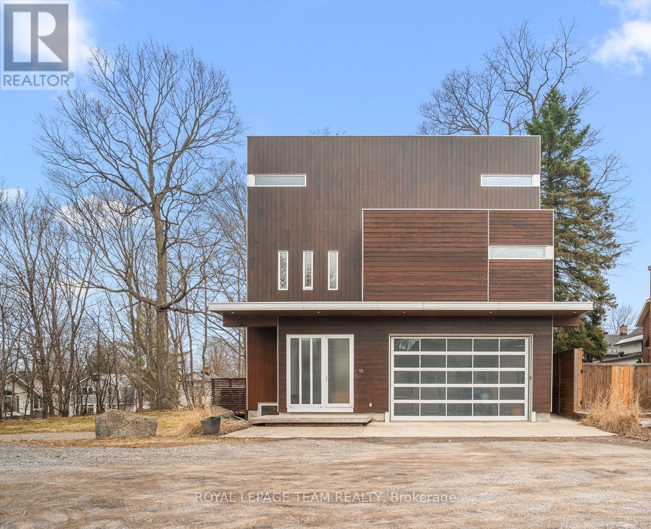 13 ROCKCLIFFE WAY, Ottawa, Ontario