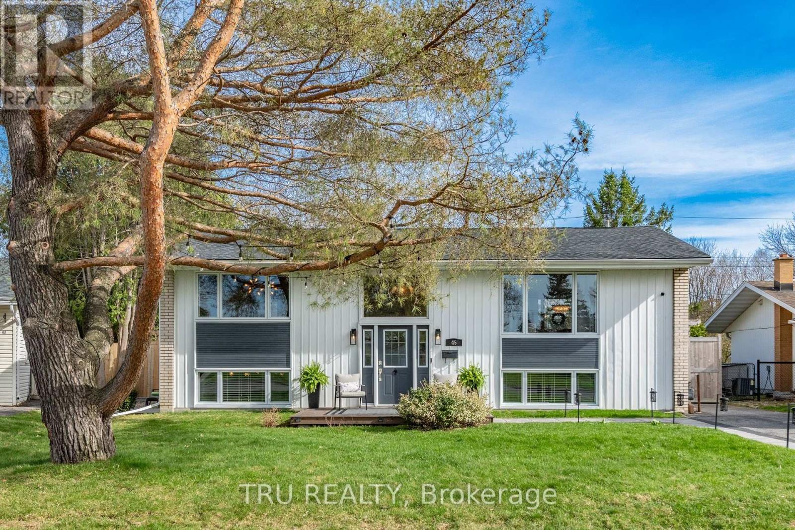 45 DAYTON CRESCENT, Ottawa, Ontario