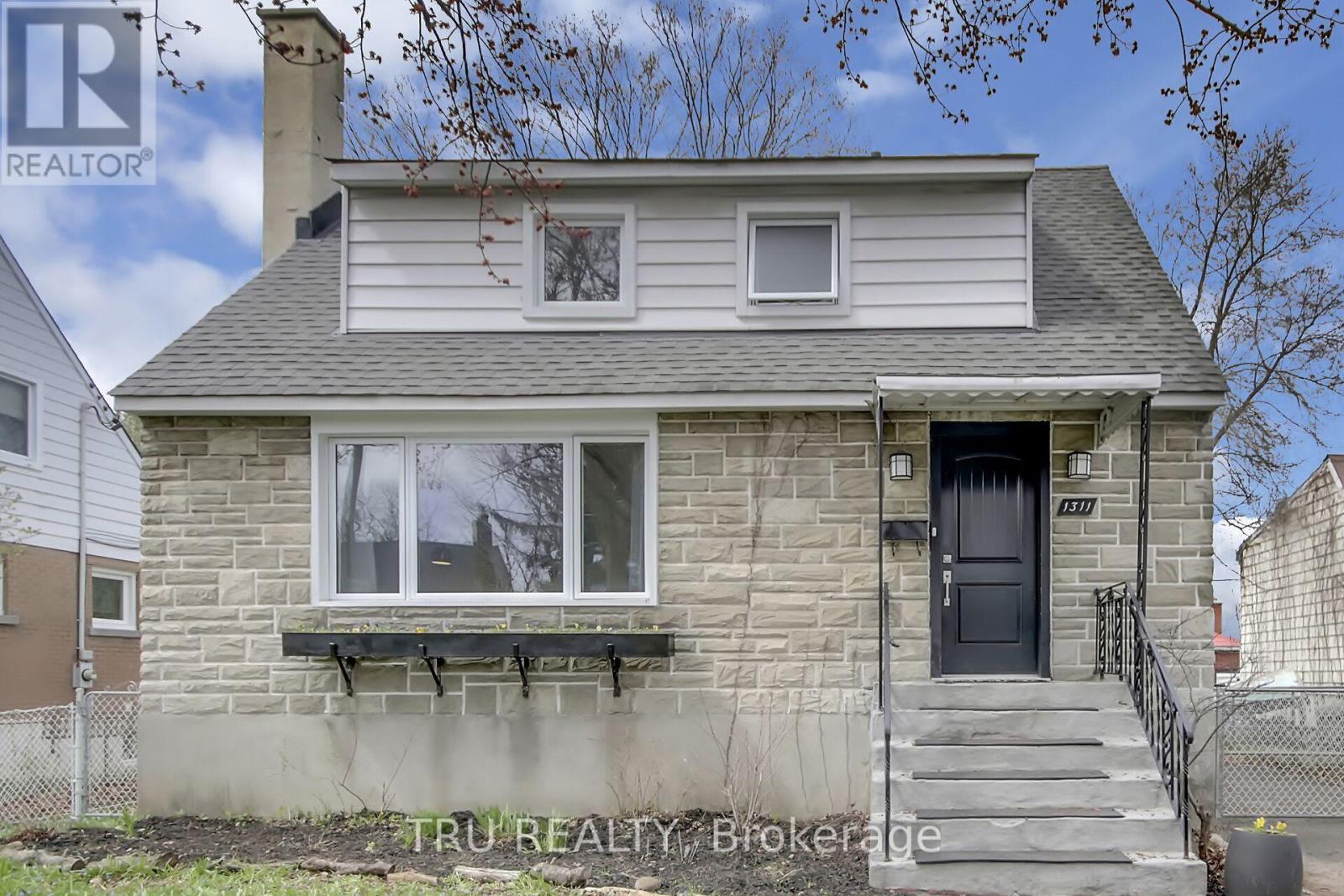 1311 LAPERRIERE AVENUE, Ottawa, Ontario