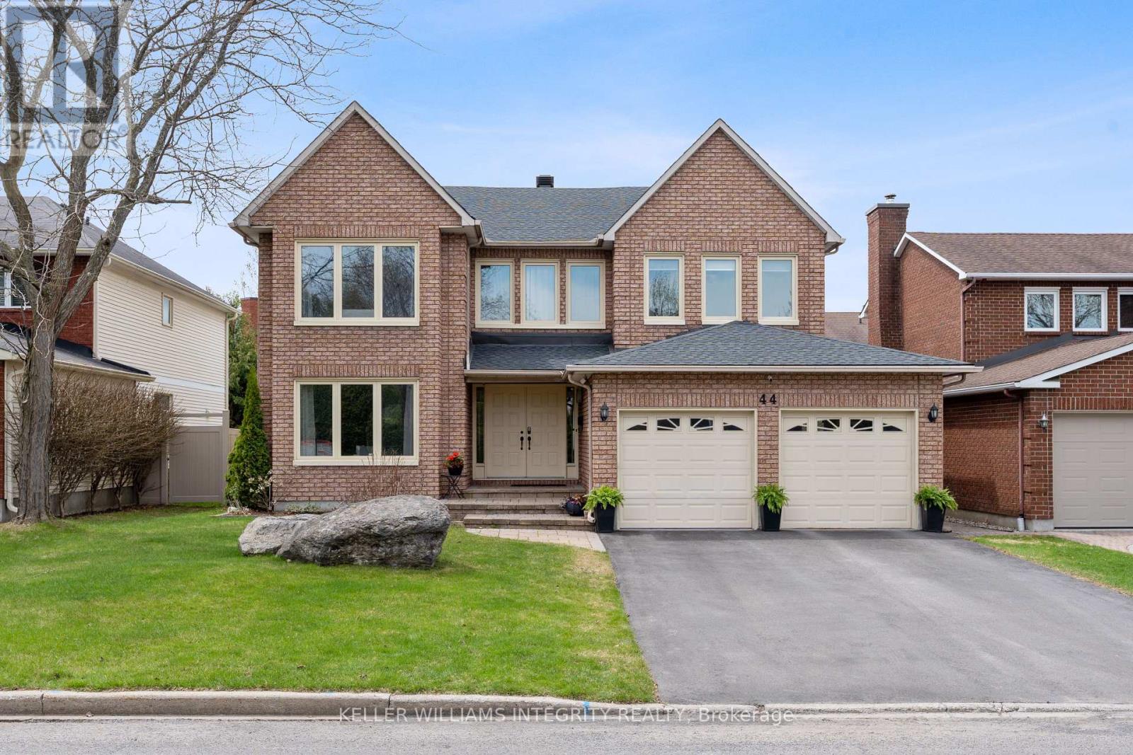 44 FARDON WAY, Ottawa, Ontario