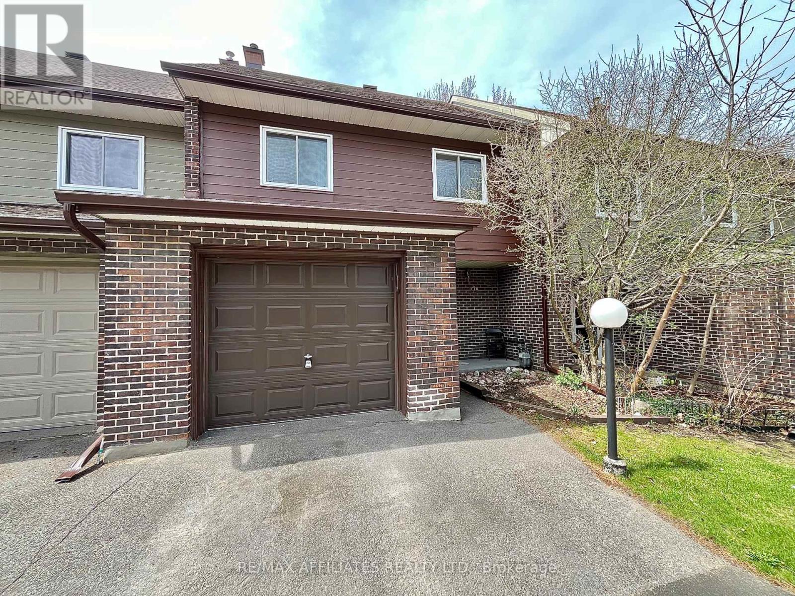 77B GLEN PARK DRIVE, Ottawa, Ontario