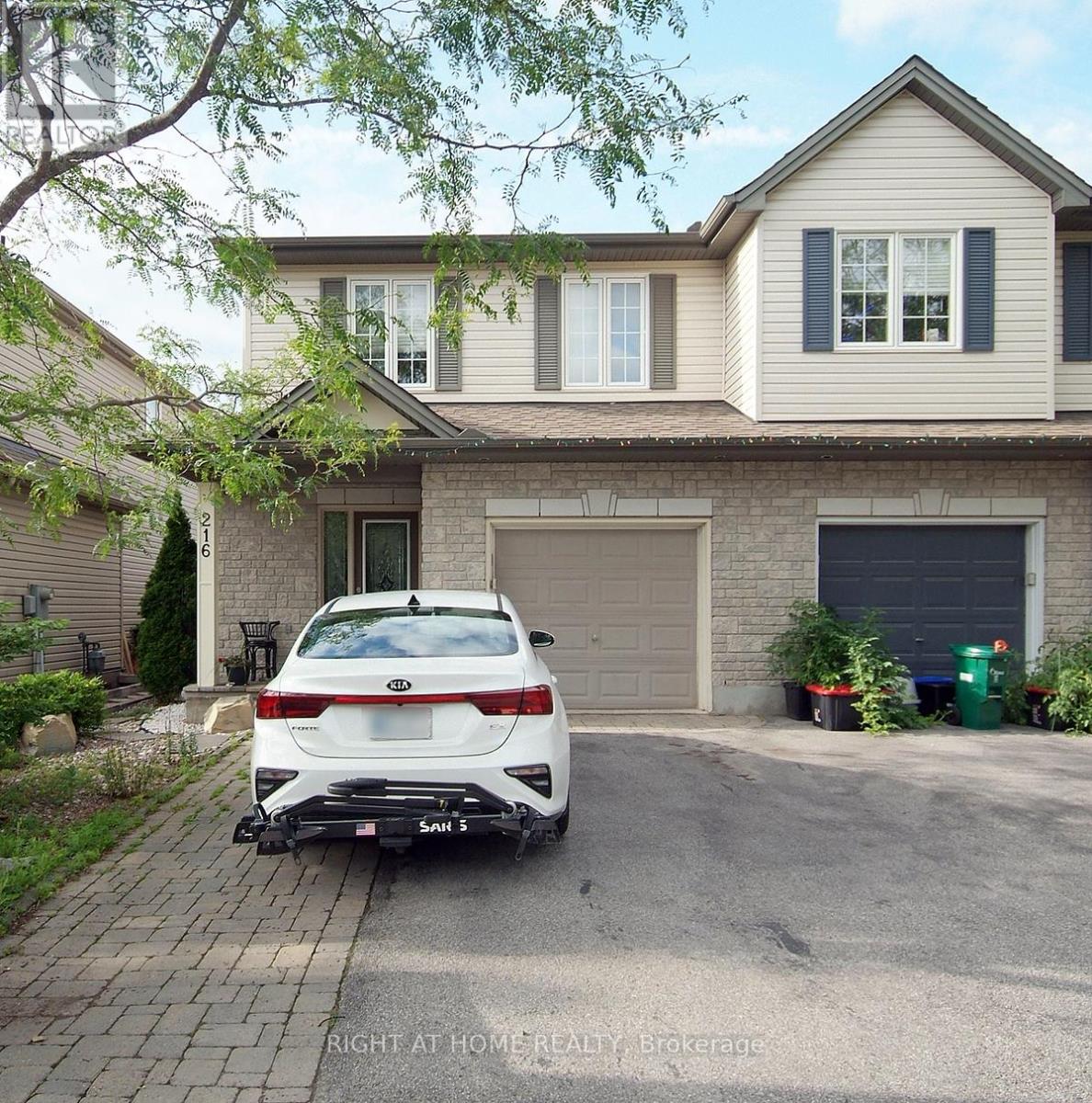 216 HORSESHOE CRESCENT, Ottawa, Ontario