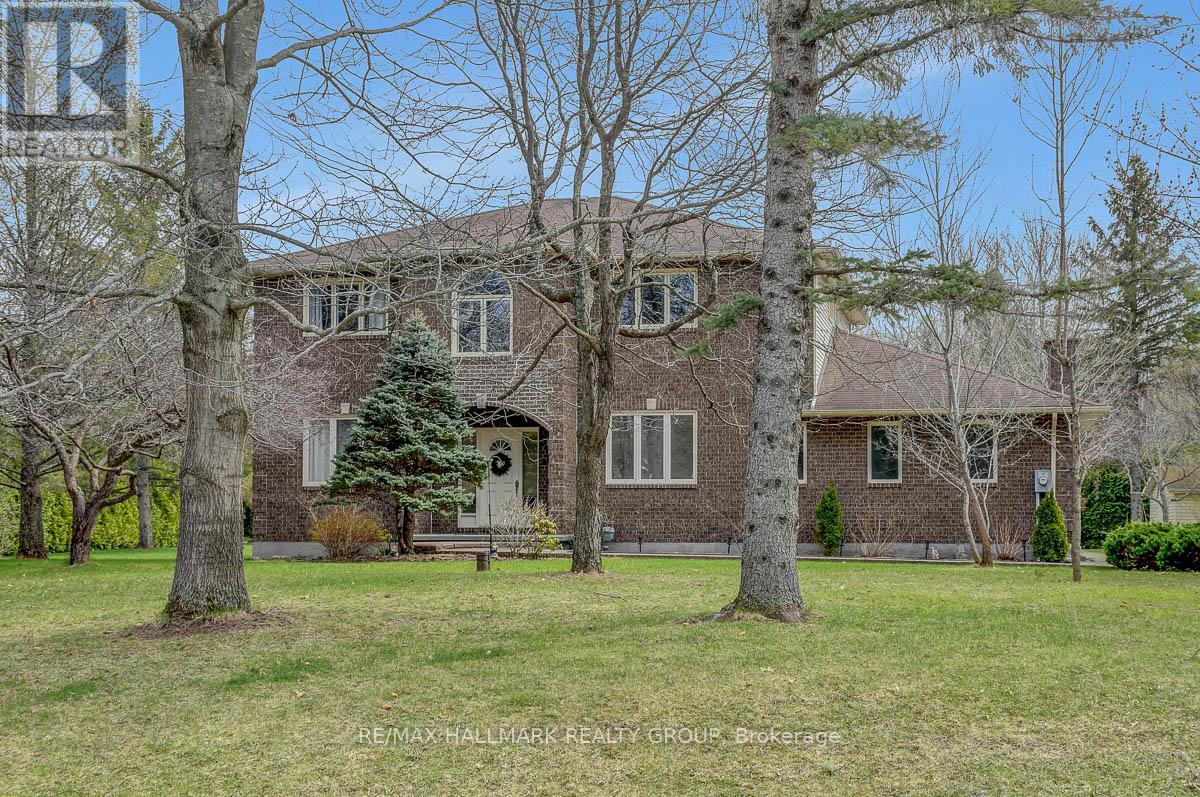 111 HUNTLEY MANOR DRIVE, Ottawa, Ontario