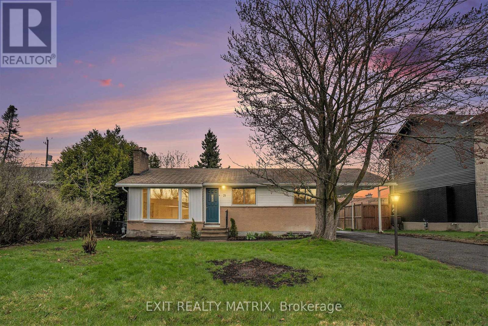 B - 21 PARKSIDE CRESCENT, Ottawa, Ontario