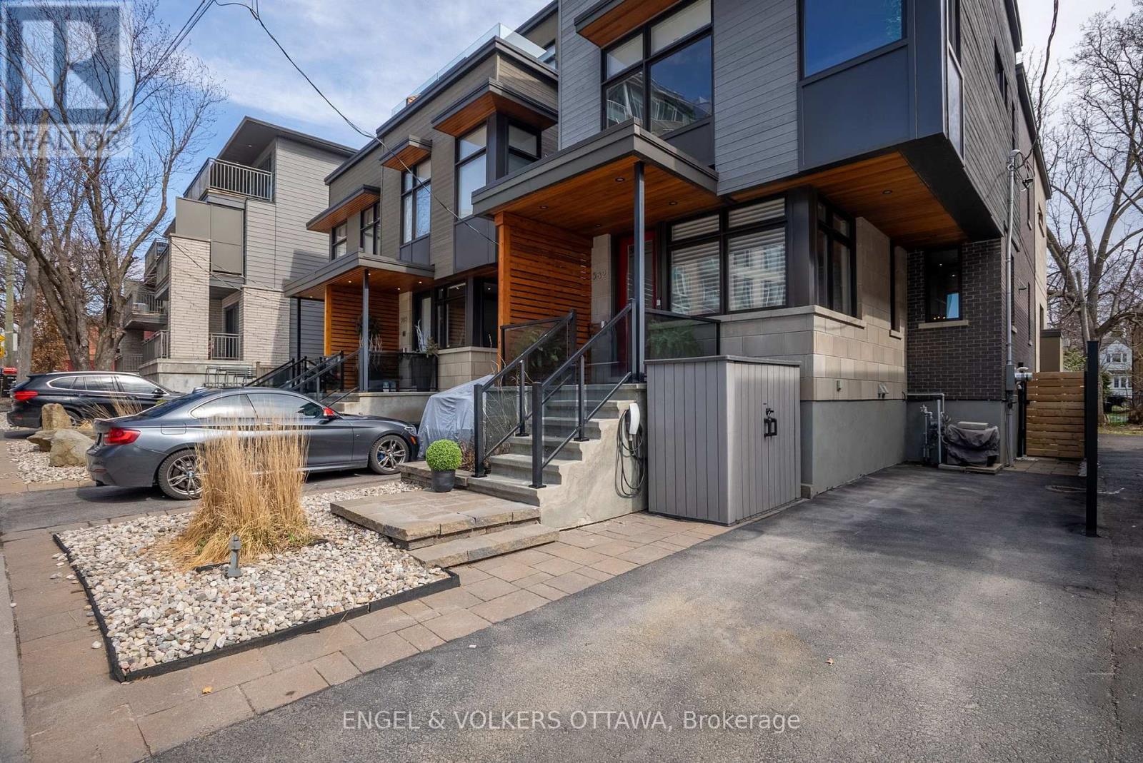 582 BYRON AVENUE, Ottawa, Ontario
