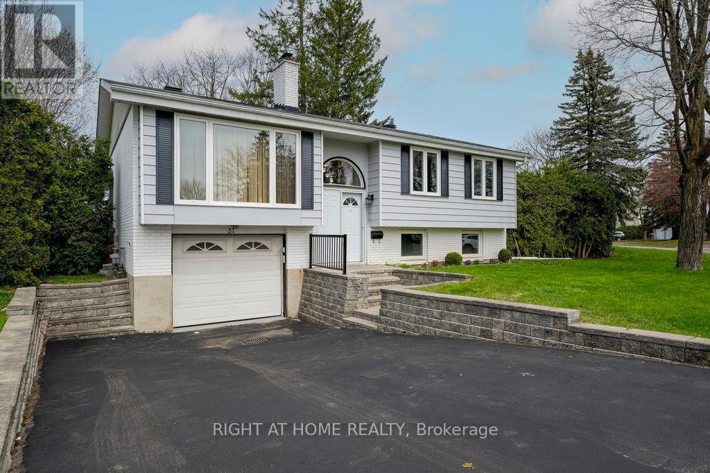 31 ASHGROVE CRESCENT, Ottawa, Ontario