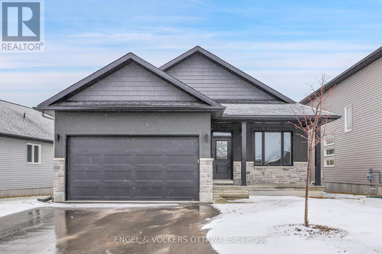 32 SEABERT DRIVE, Arnprior, Ontario