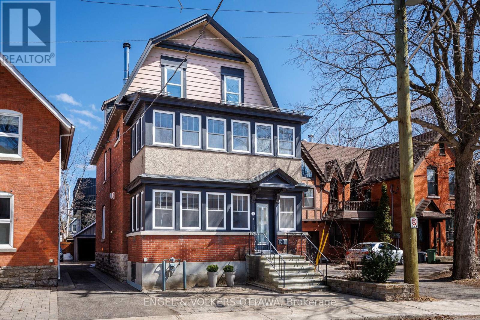 11 HOWICK PLACE, Ottawa, Ontario