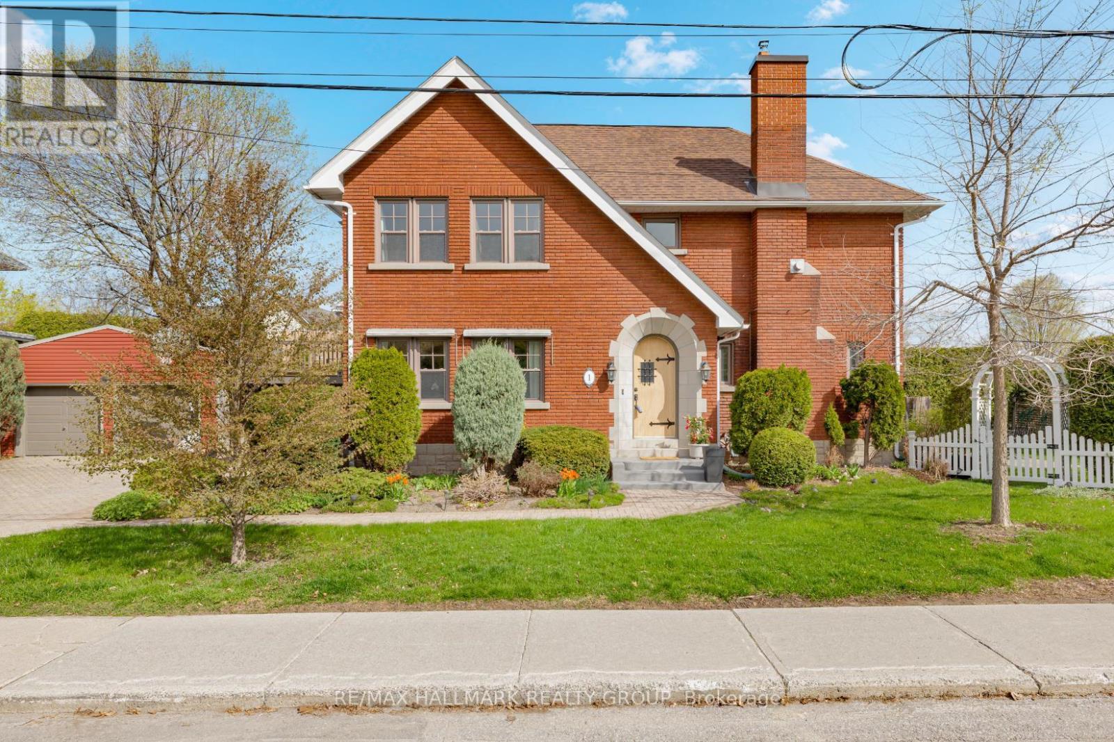 1 IONA STREET, Ottawa, Ontario
