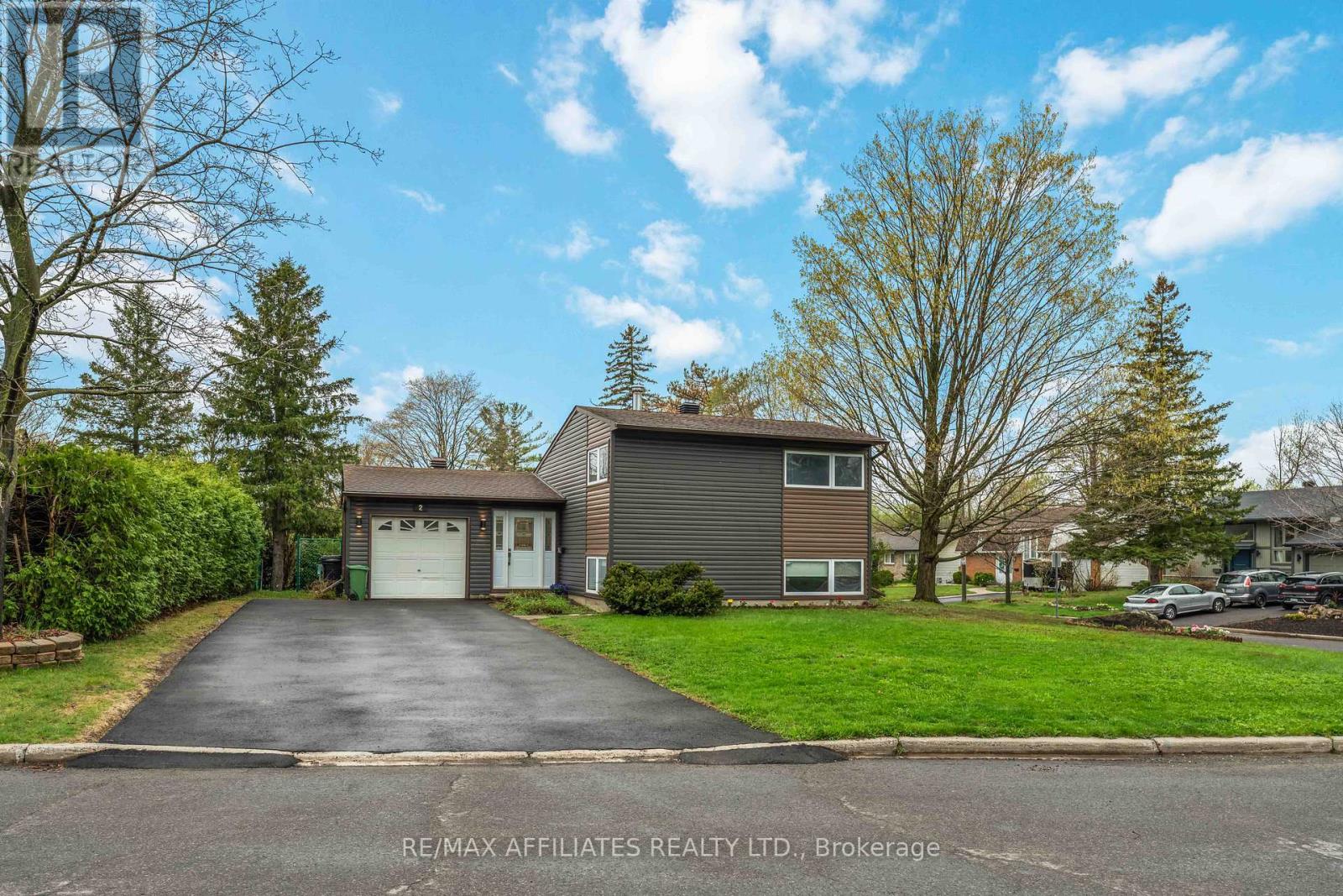 2 TEAKWOOD COURT, Ottawa, Ontario