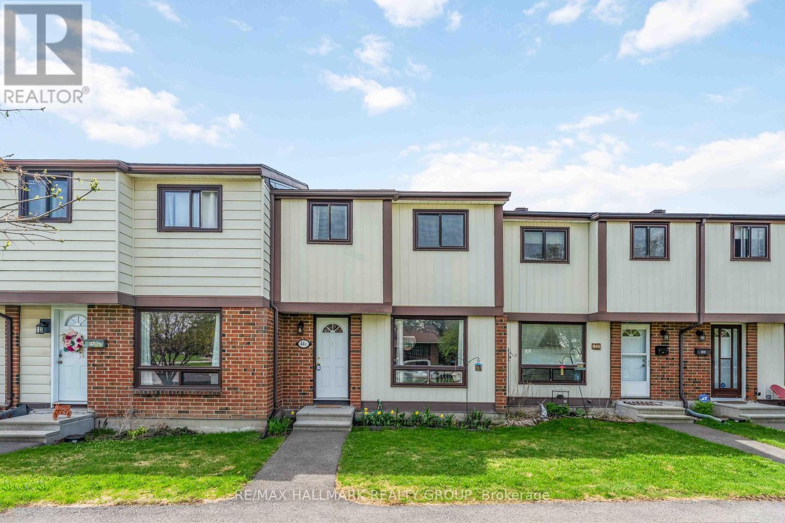 44 C WOLFGANG DRIVE, Ottawa, Ontario