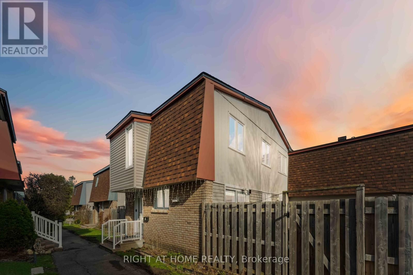 31 - 2057 JASMINE CRESCENT, Ottawa, Ontario