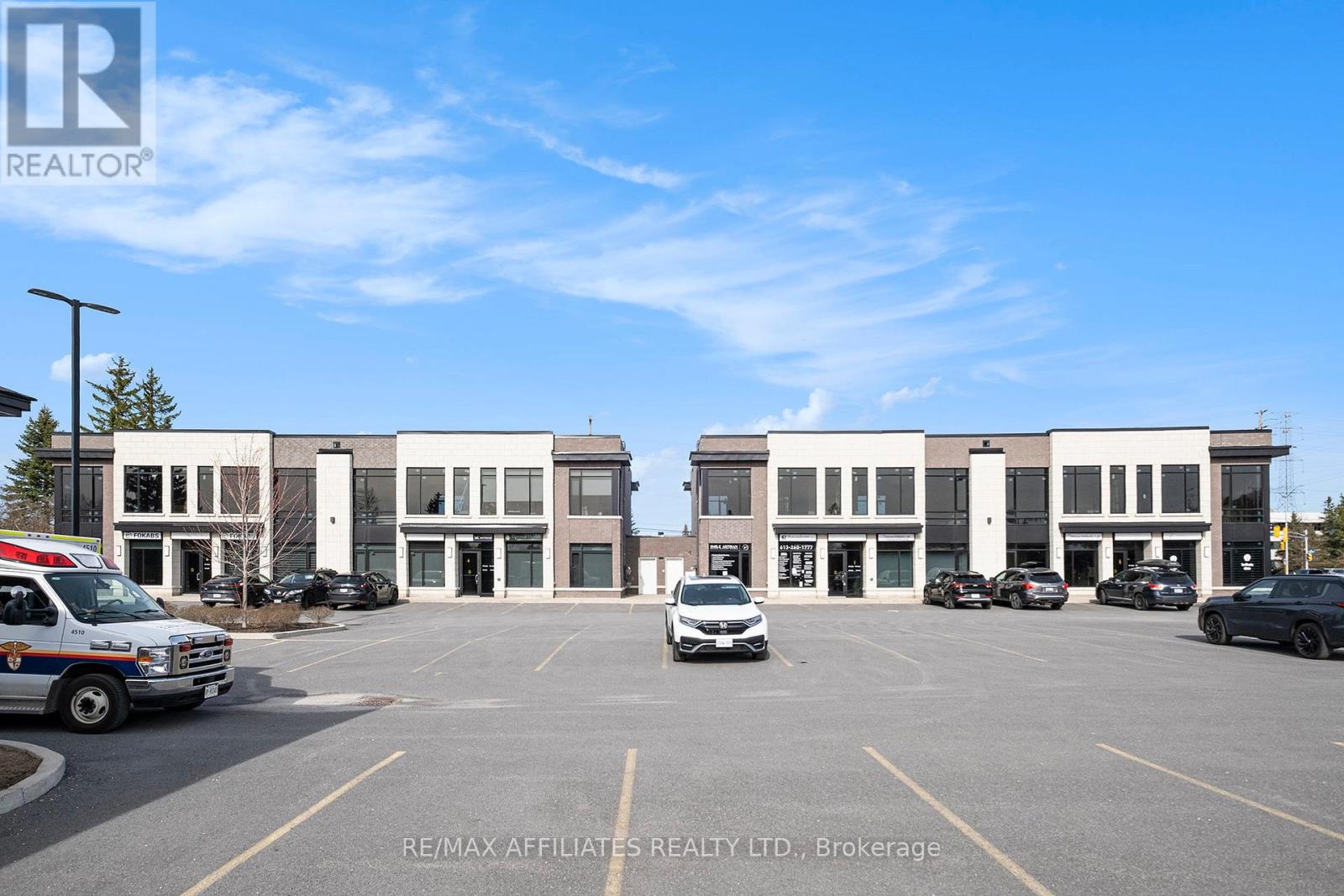 103 & 104 - 2500 ST LAURENT BOULEVARD, Ottawa, Ontario