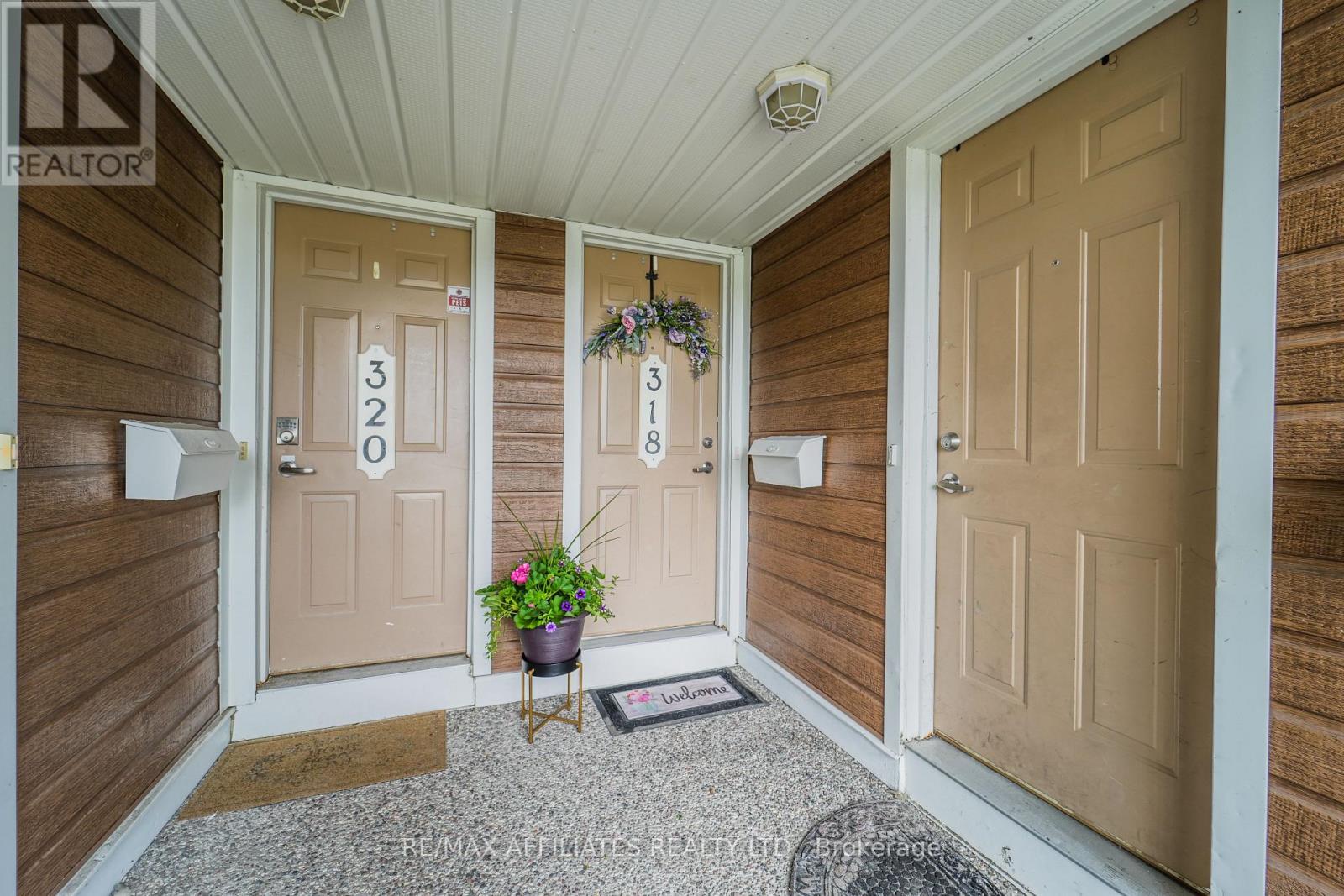 318 CROWNRIDGE DRIVE N, Ottawa, Ontario