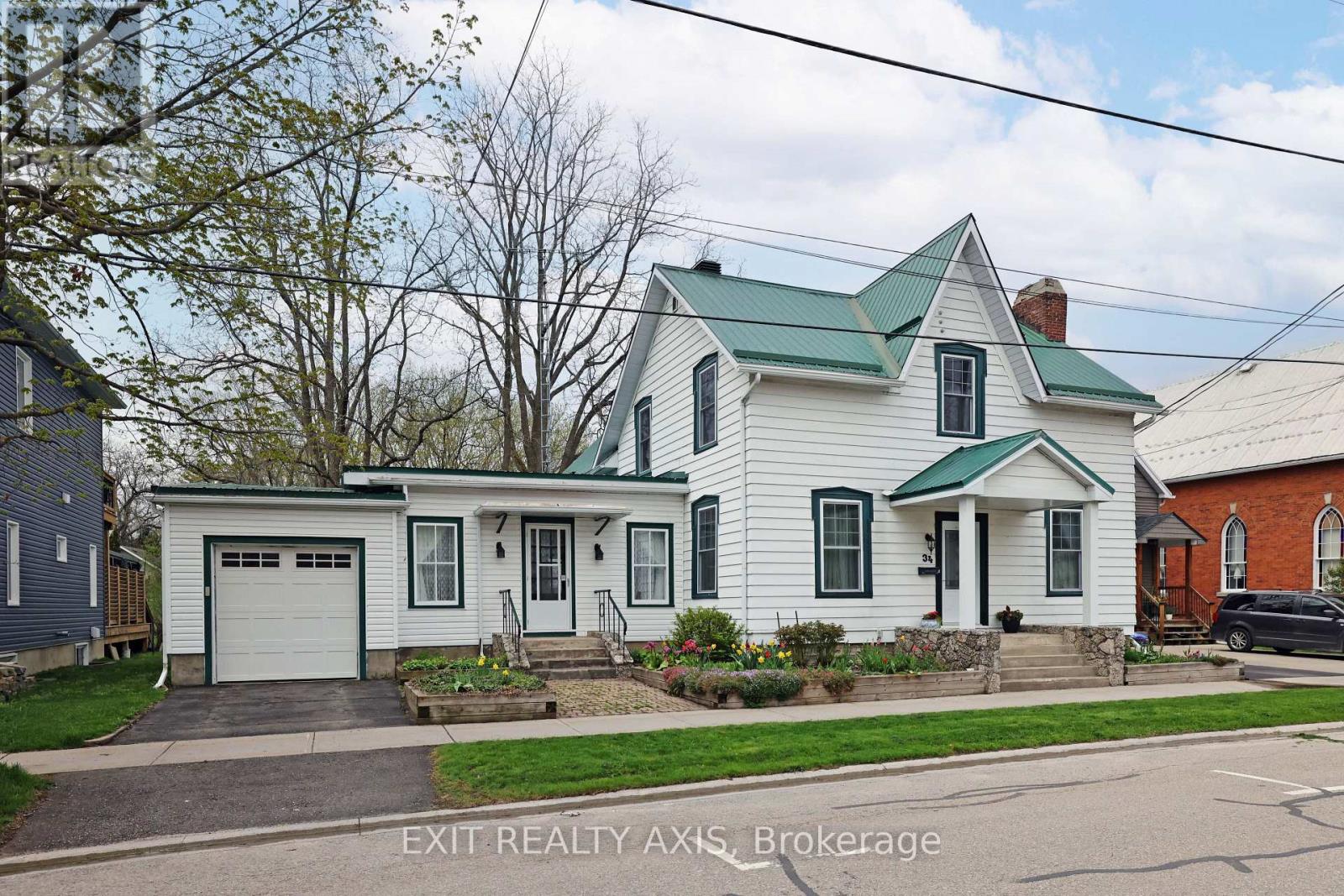 34 CHURCH STREET, Westport, Ontario