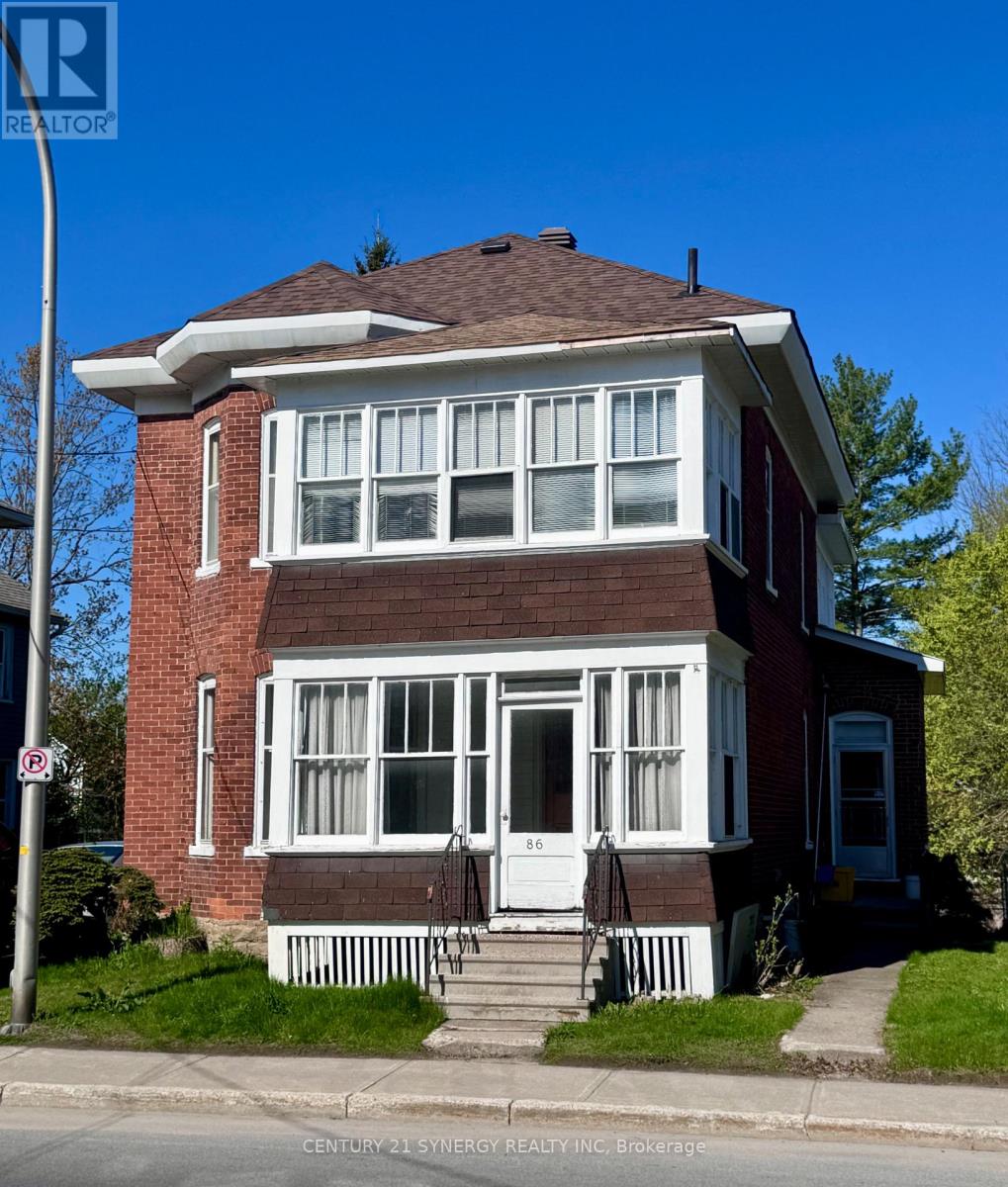 86 BROCKVILLE STREET, Smith Falls, Ontario